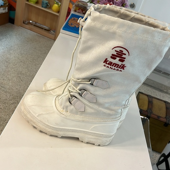 Kamik Canuck snow boots - -40 degree rating. White. Size 7 ( I am an 8.5 ladies) - Picture 4 of 10